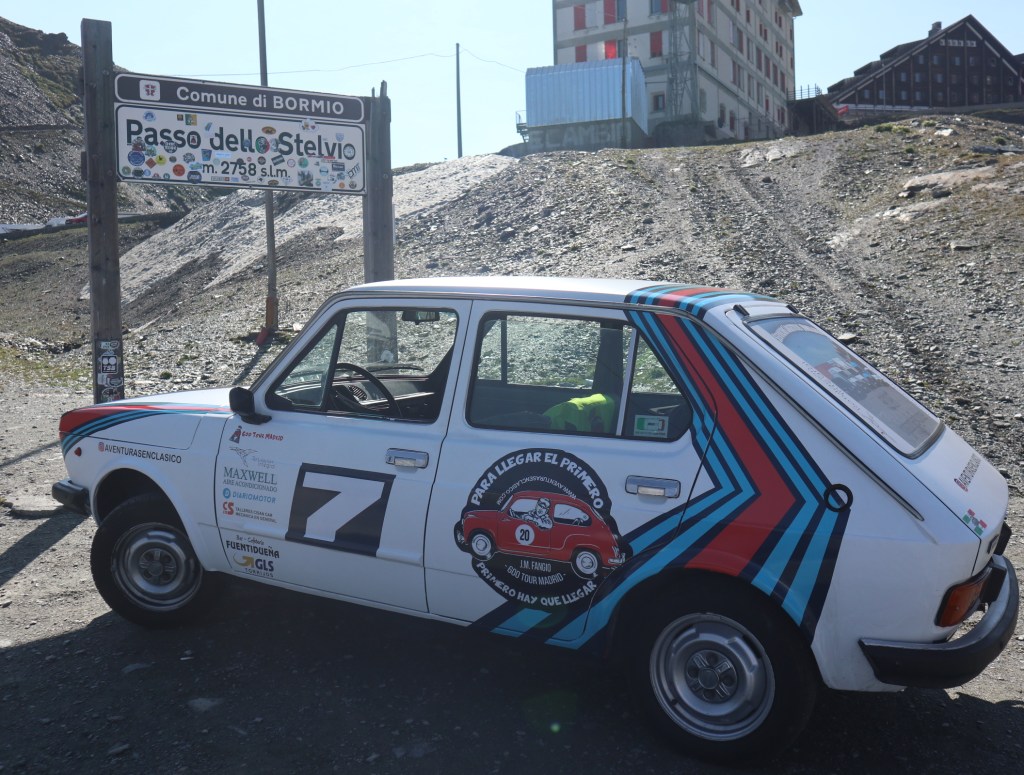 Viajamos mucho en coche clásico, te contamos algunos trucos que nos sirven para tener una experiencia total.